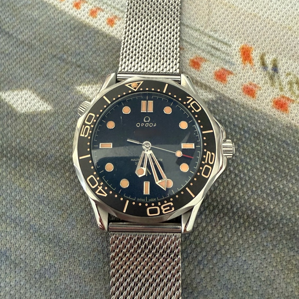 Silver Mesh Strap Spy Style Dive Watch with Black Dial